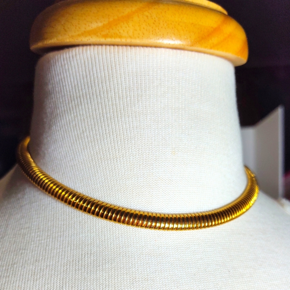 Elegant Gold Coil Necklace Choker Nwot